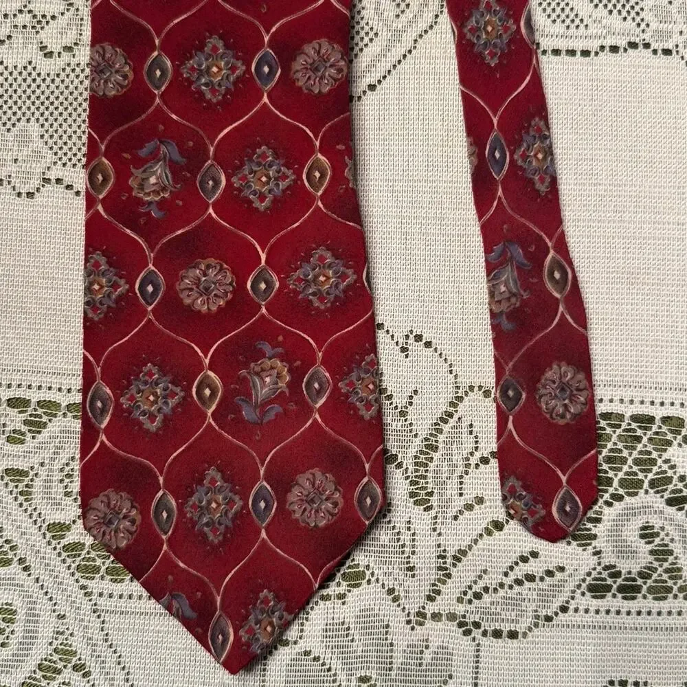 Bill Blass Necktie Red Silk Floral Geometric Medallion Foulard Mens Tie 60